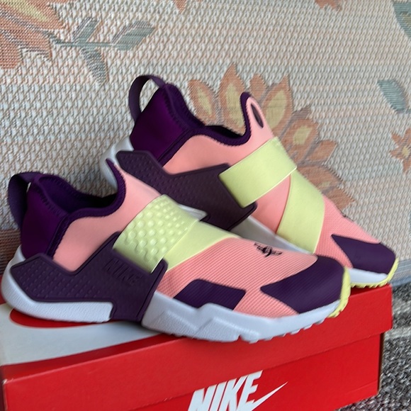 NIKE WMNS HUARACHE EXTREME 
PINK TINT / CITRON TINT
Sneakers 
AV8239 600 - Picture 6 of 16